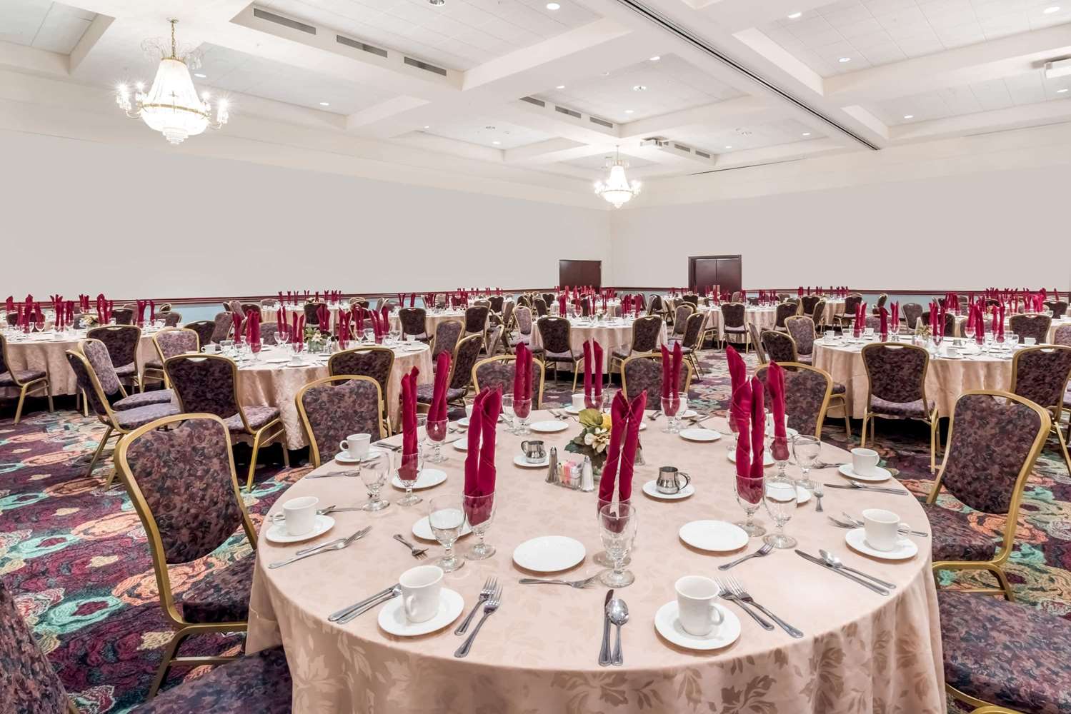 Ramada by Wyndham State College Hotel & Conference Center 27/40
