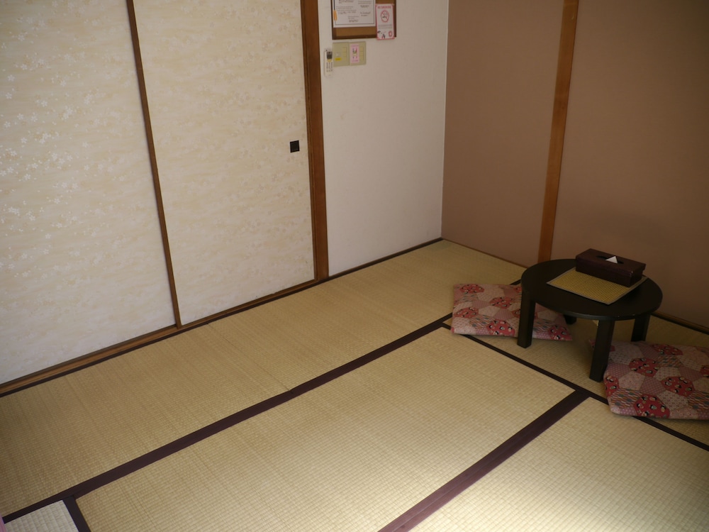 J-Hoppers Hiroshima Guesthouse 28/50