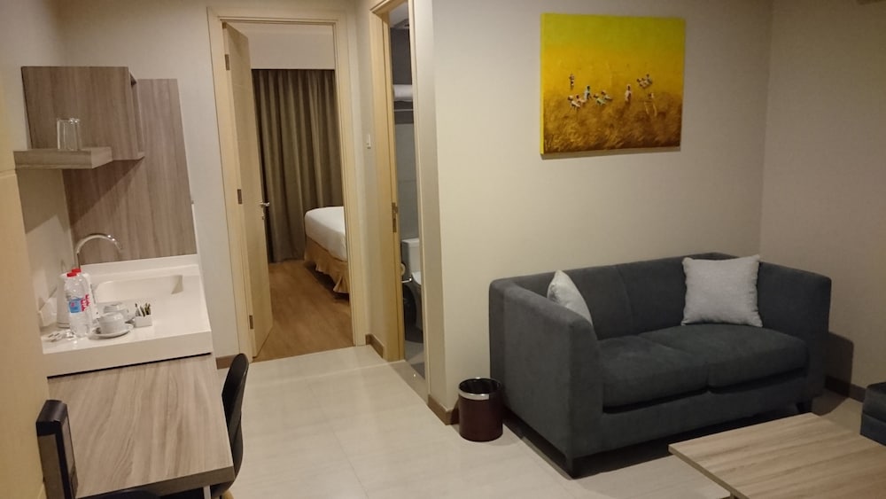 AYAKA SUITES 59/70