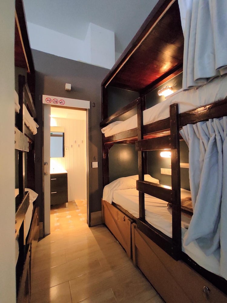 MIXED DORM, BASIC, 4 BEDS
