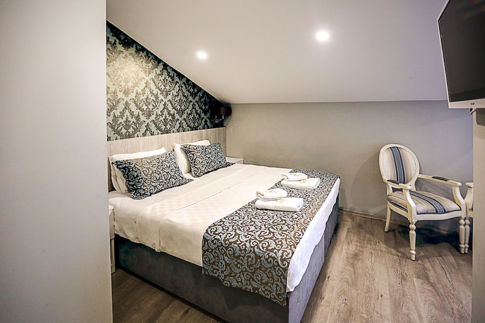 STANDARD, DOUBLE OR TWIN BED