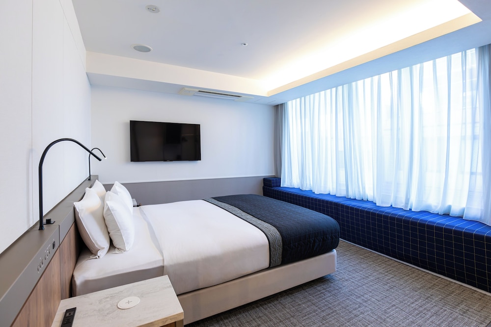 DELUXE, QUEEN BED