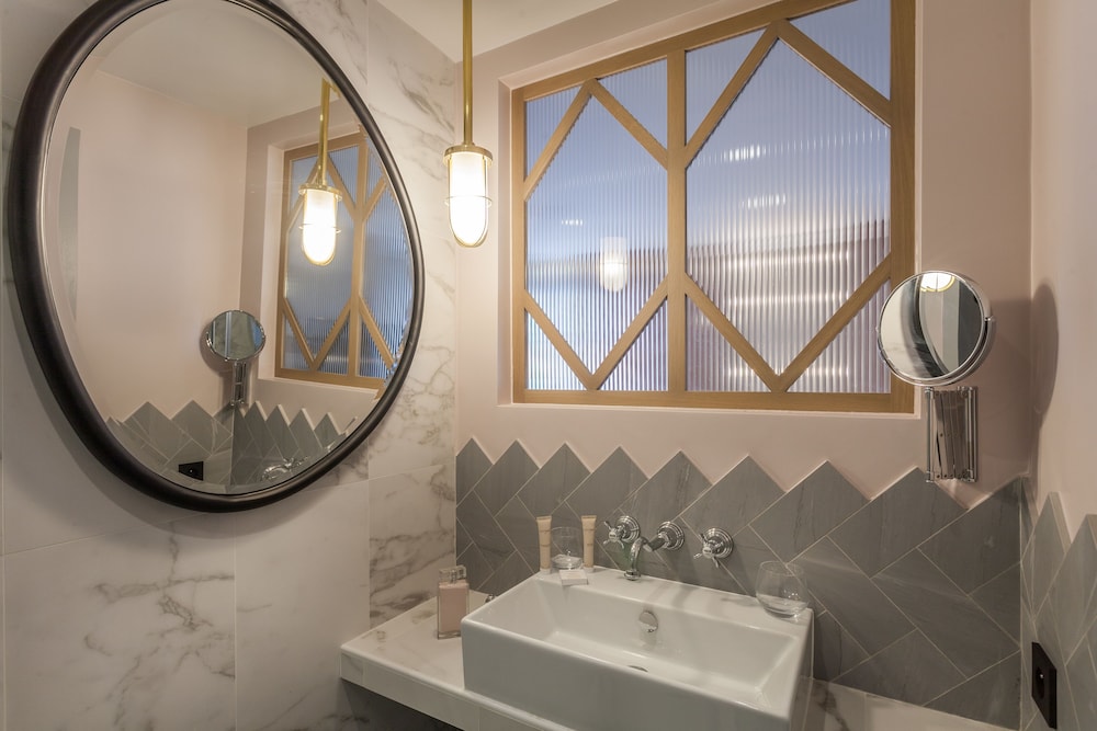 HANDSOME HOTEL BY ELEGANCIA 74/74