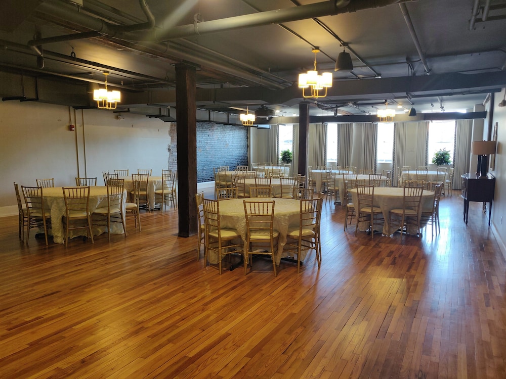 The Stricklin Hotel 27/33