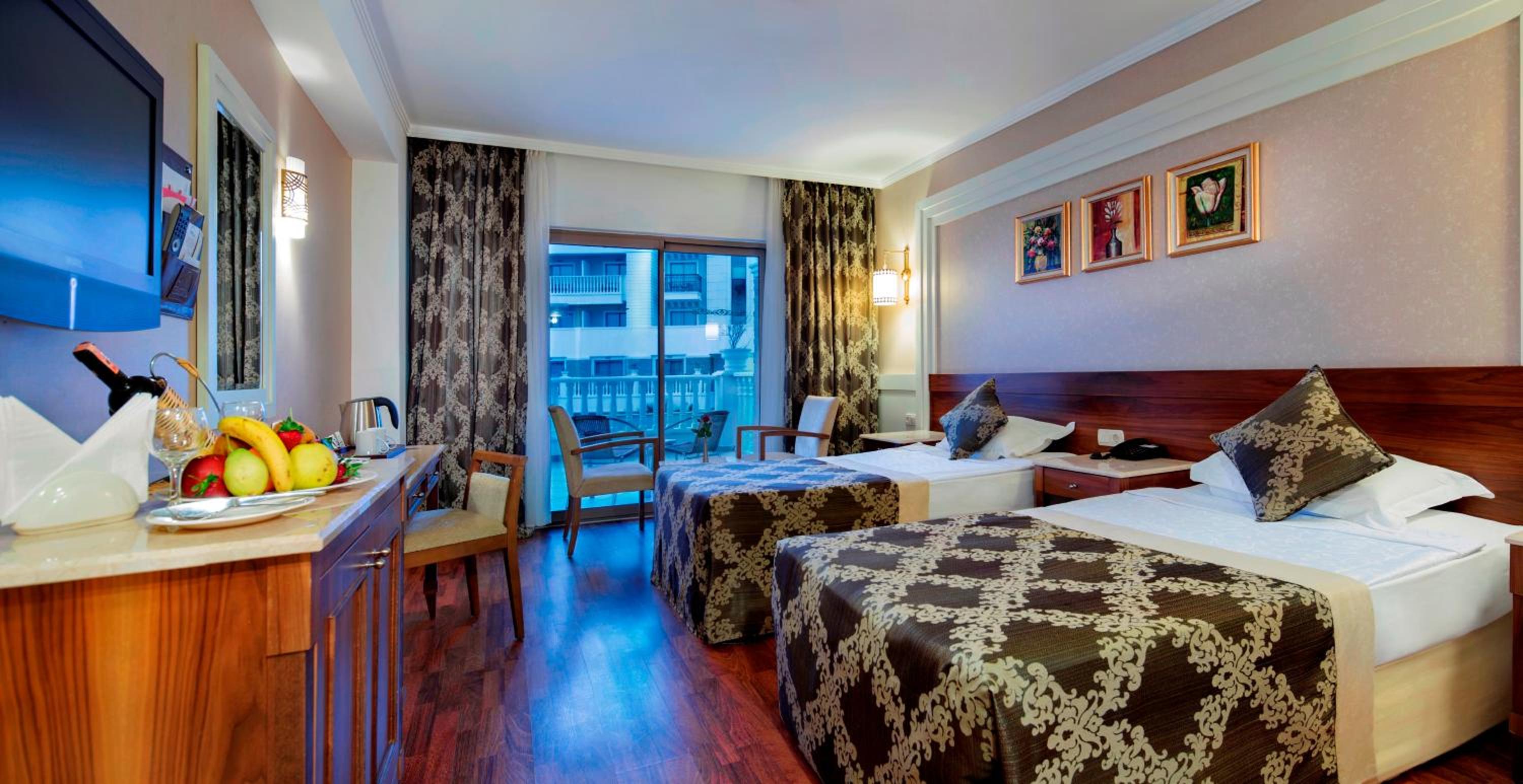 Standard, Double or Twin Bed, Garden View