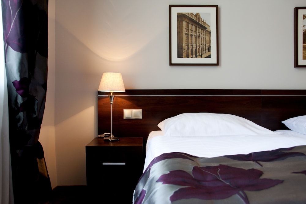 Rezydent Hotel 11/66