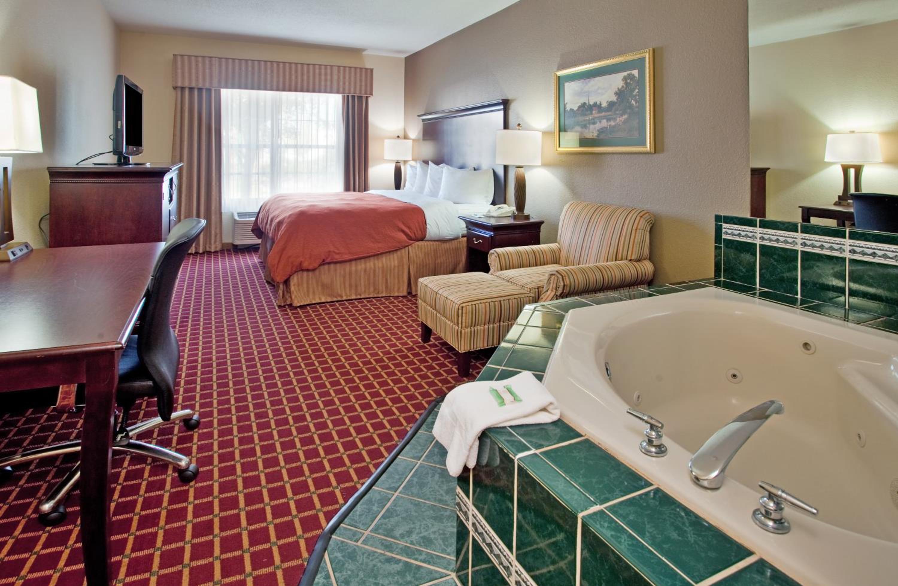 SUITE, KING BED