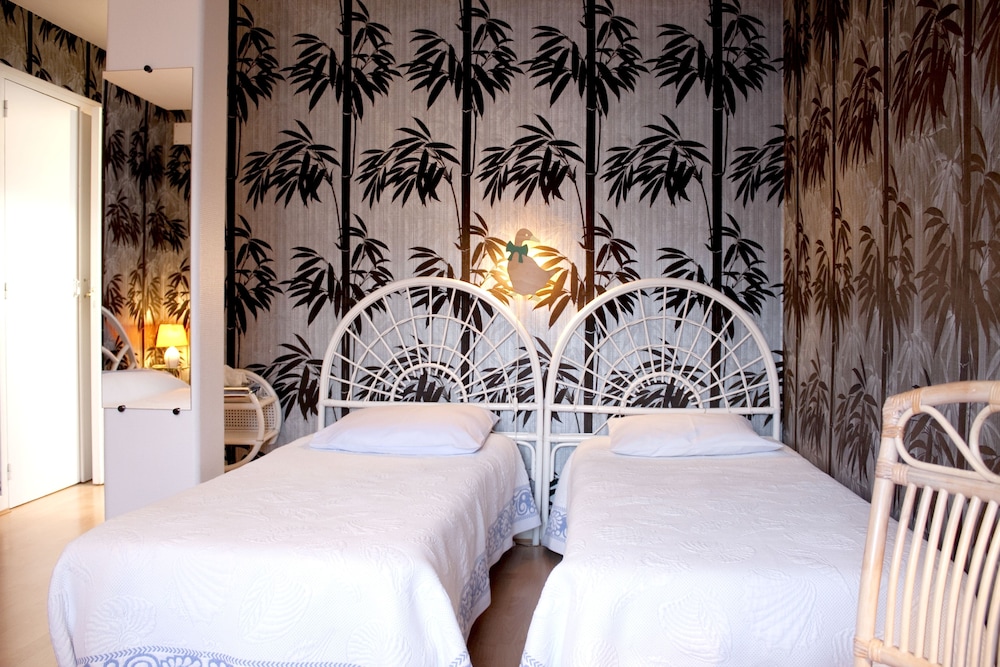HOTEL LES TILLEULS 14/28