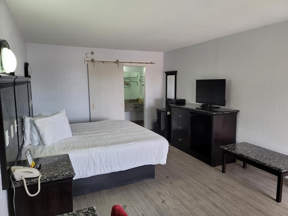 Fairway Inn 16/20