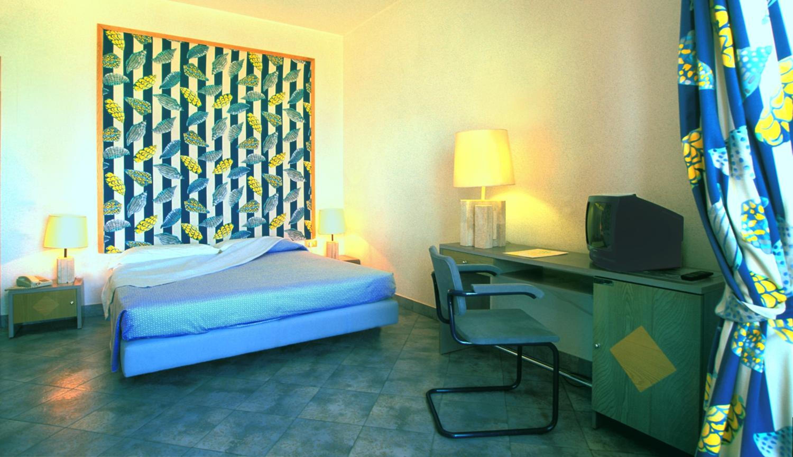 Room, Double or Twin Bed, Sea and Temple View