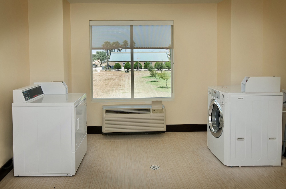 Holiday Inn Express Hotel Suites Pearsall 22/39