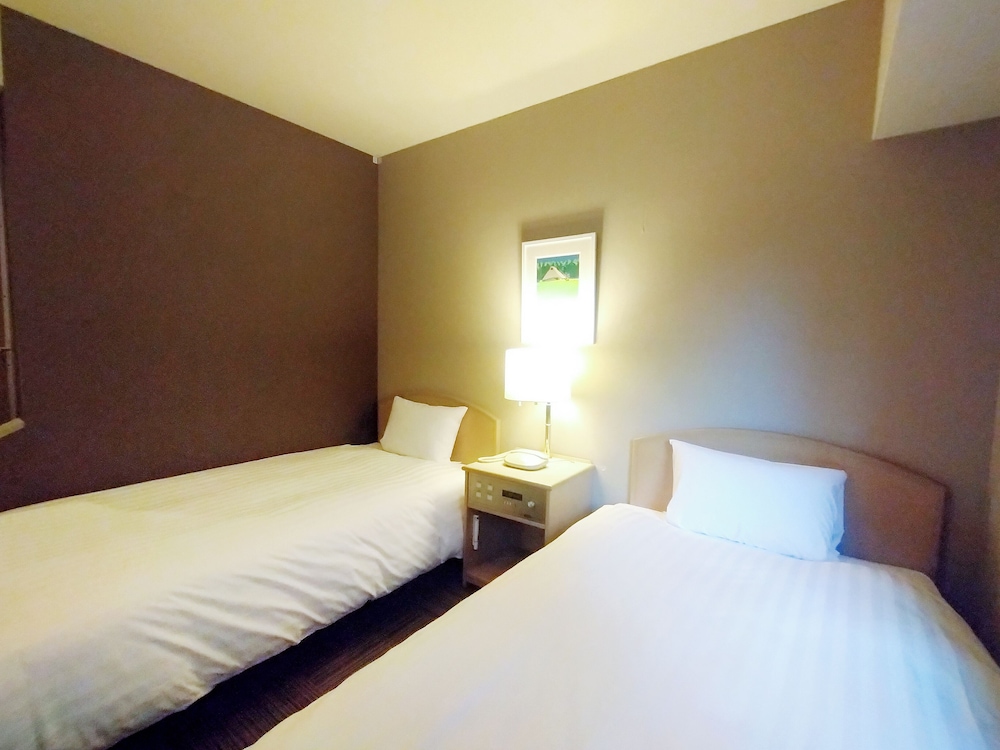 ROOM, TWIN BEDS
