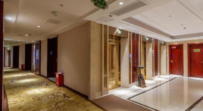Vienna International Hotel (Huiyang Municipal Square) 30/43
