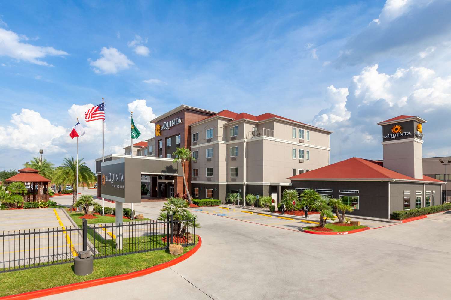 La Quinta Inn & Suites by Wyndham Houston Channelview 62/66