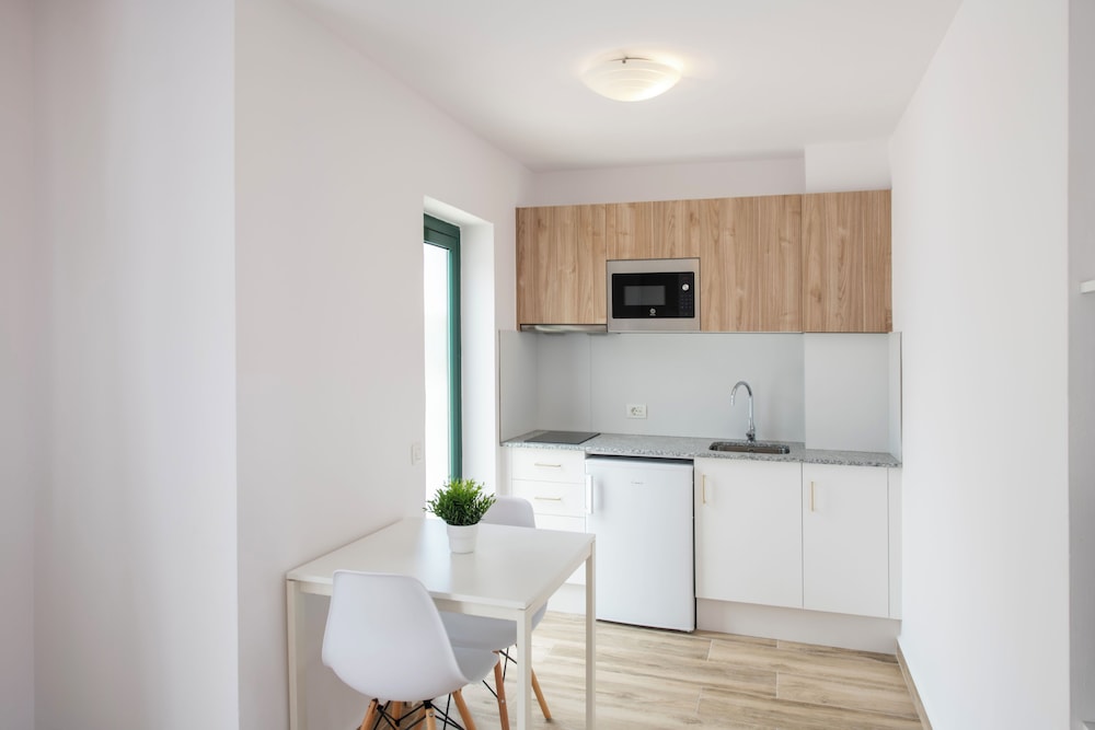 Apartamentos Los Rosales 12/75