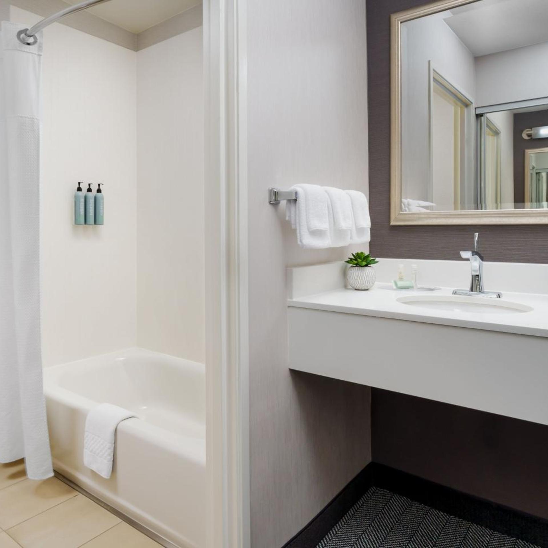 غرفة كبيرة بسريرين كوين مع أريكة، Courtyard Sacramento Folsom 4/4