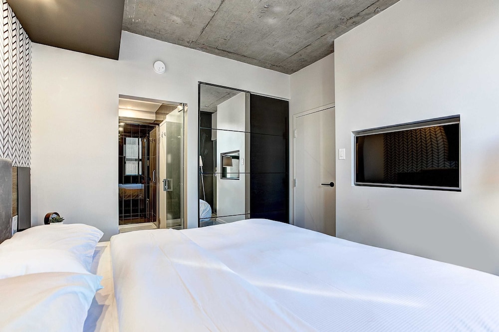 Pierce Boutique Apartments 26/73