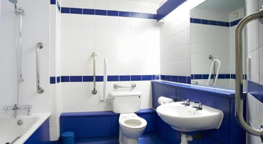 Travelodge Perth Broxden Junction 15/16