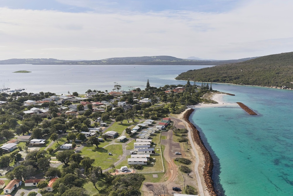 Acclaim Rose Gardens Beachside Holiday Park 42/50