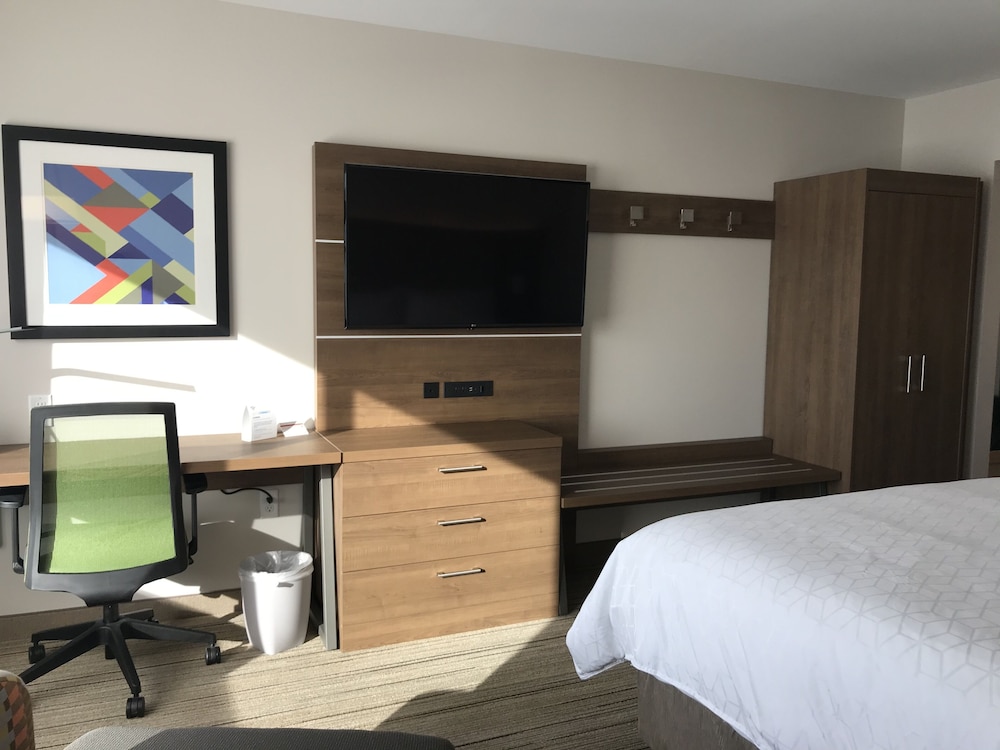 Holiday Inn Express & Suites Phoenix - Airport North 50/71