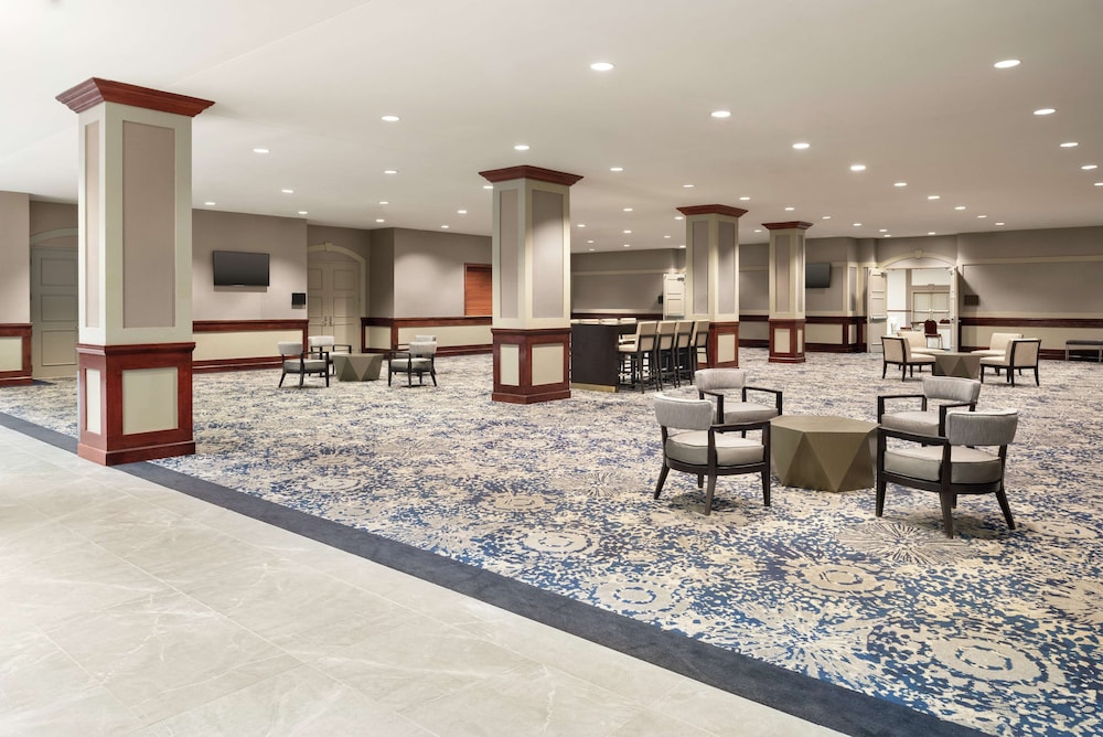 Embassy Suites by Hilton Cleveland Rockside 24/33