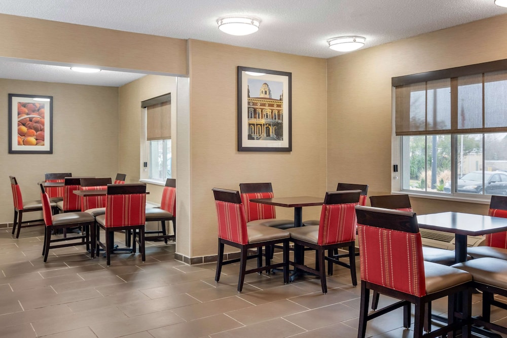 Comfort Inn And Suites Macon 25/40