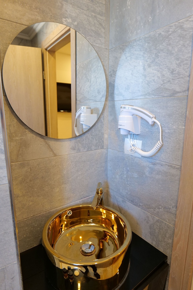 Hotel Kuburi 24/50