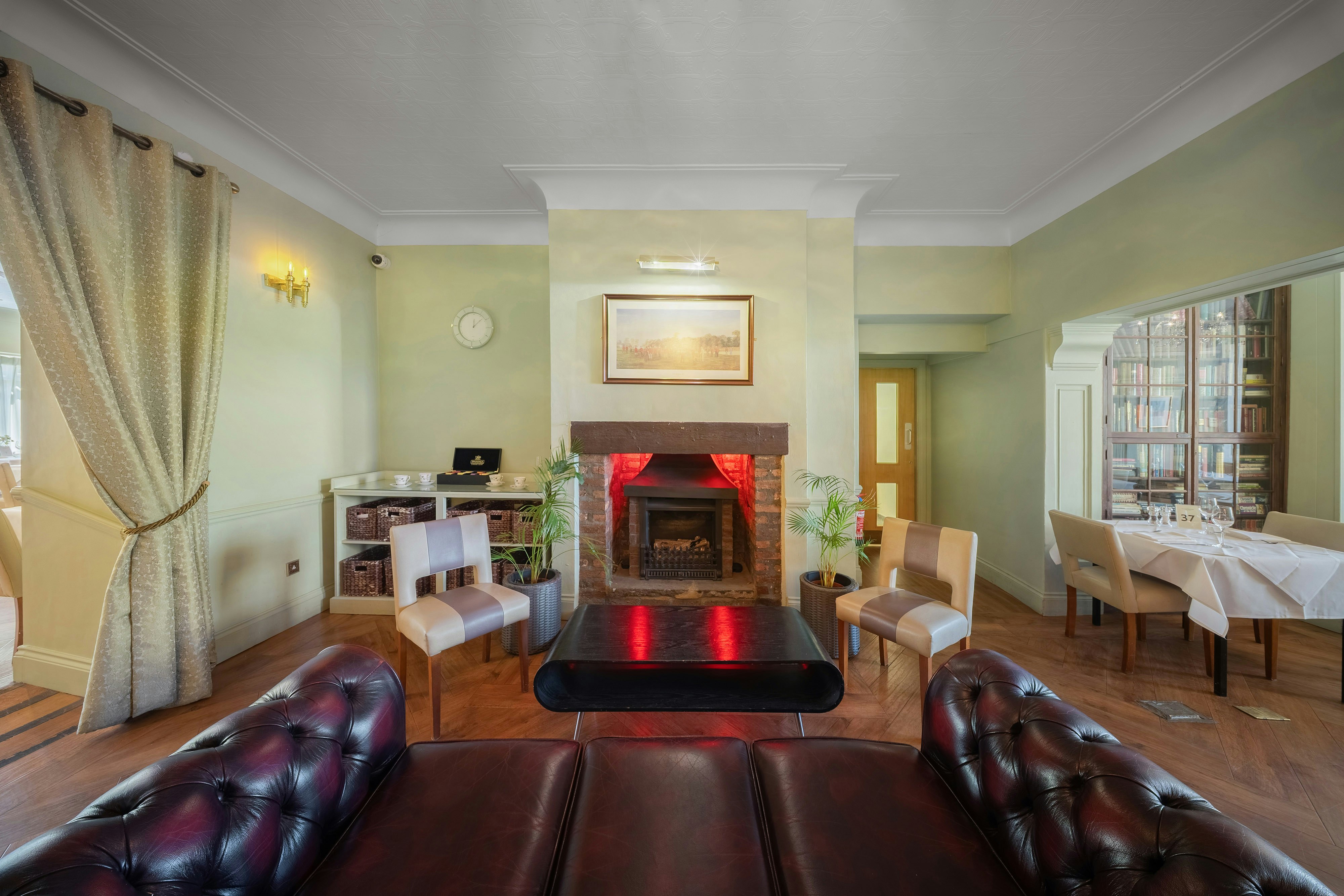 THE CLARENDON HOTEL 27/50