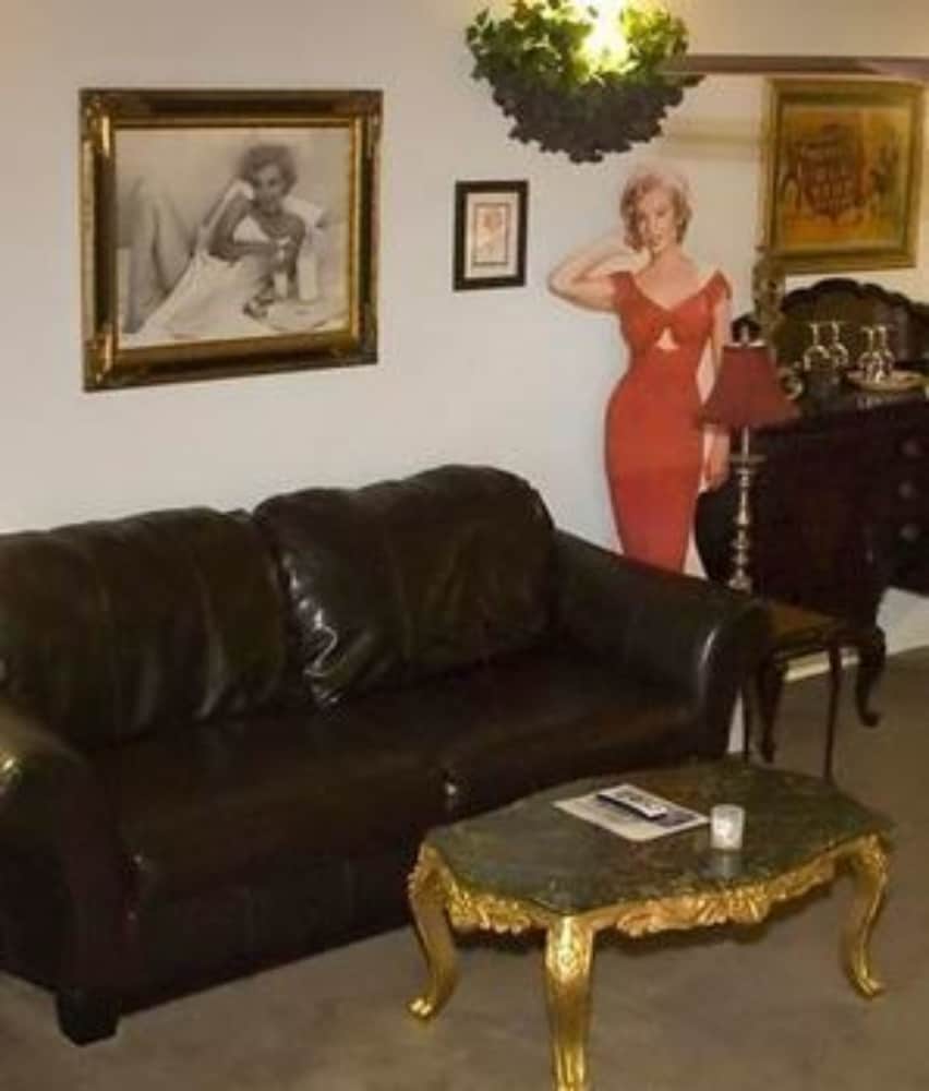 Echo Canyon Manor 52/76