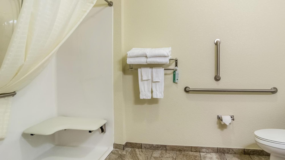 Cobblestone Hotel & Suites - Newport 10/61
