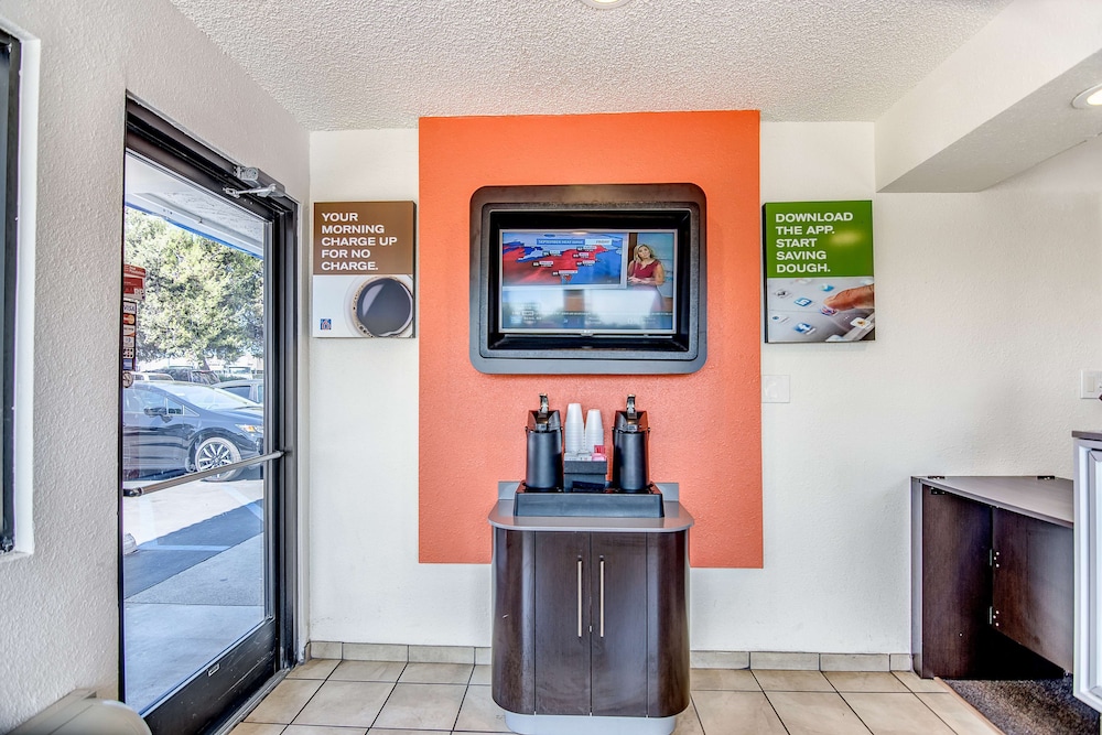 Motel6 Stockton, CA - Charter Way West 16/32