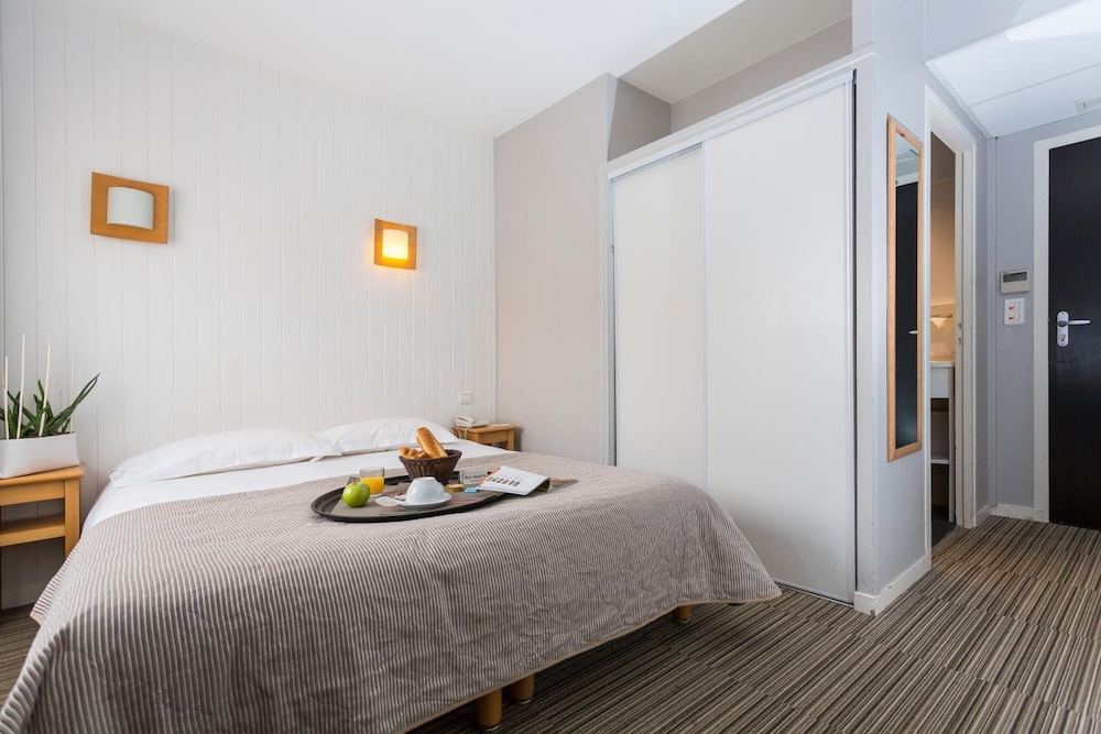 HÔTEL LE RELAIS 19/50