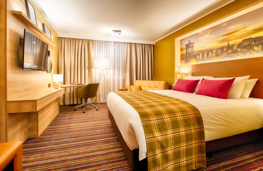 STANDARD, KING BED, SOFA