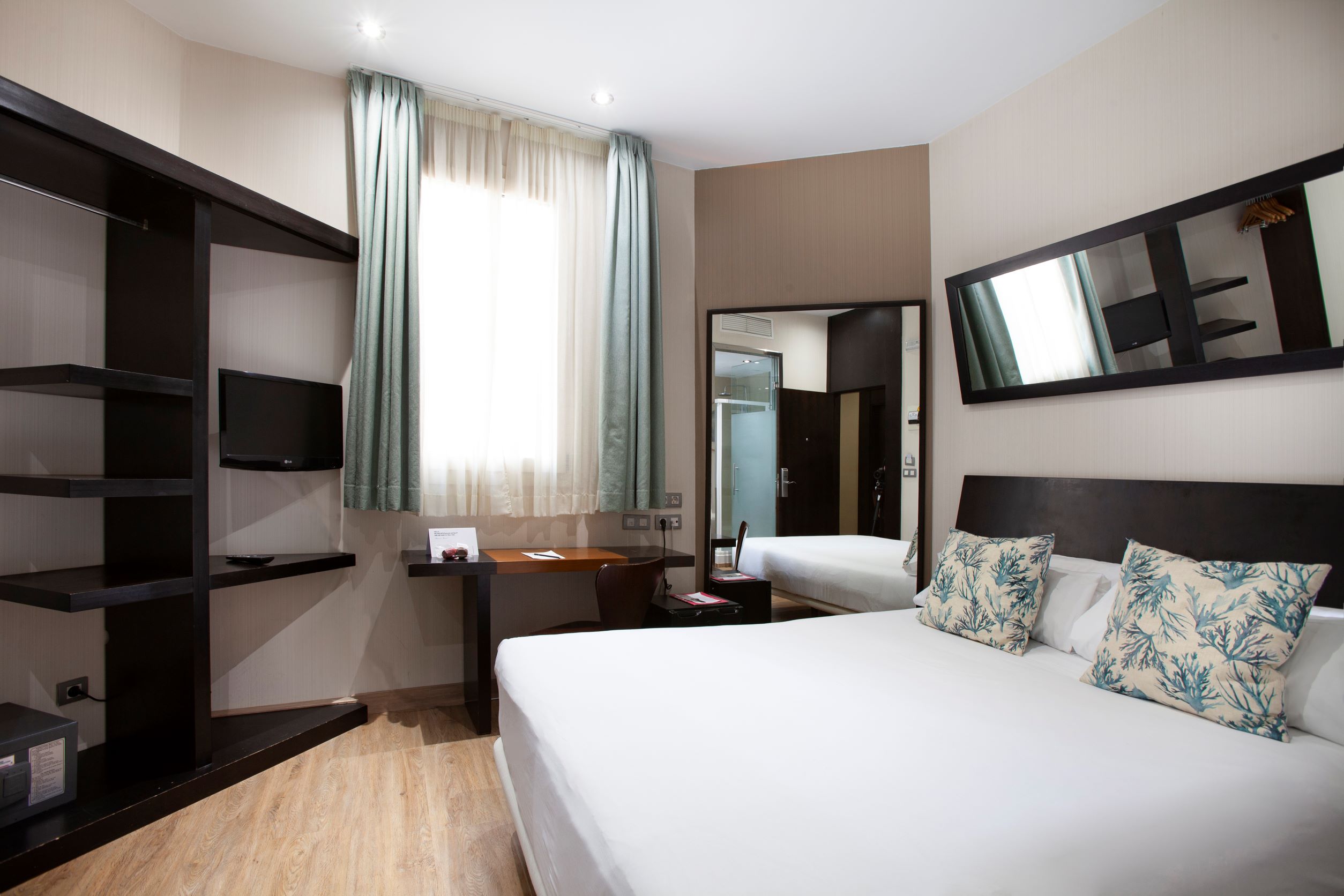 Inner, Double Bed