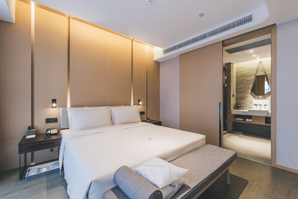Atour hotel (Huayang Metro Station Tianfu Chengdu) 8/24