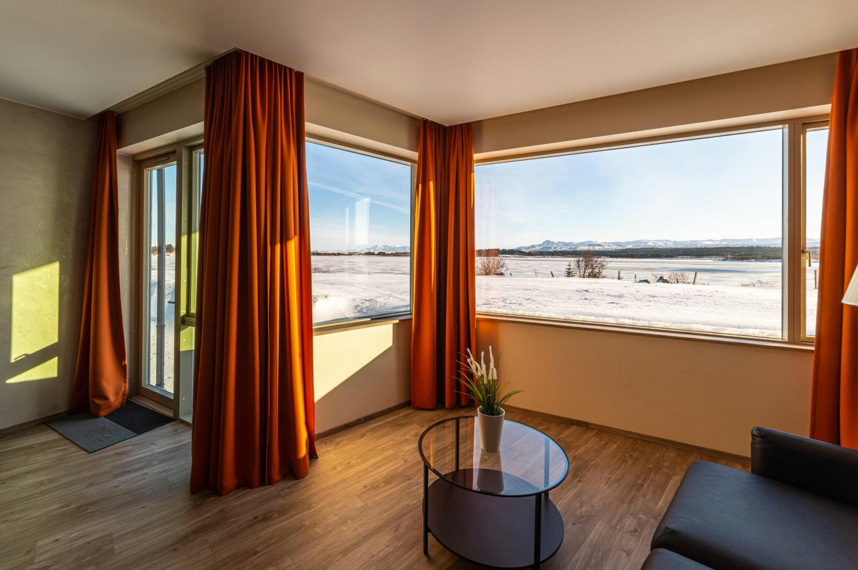 HOTEL KRIUNES 54/83