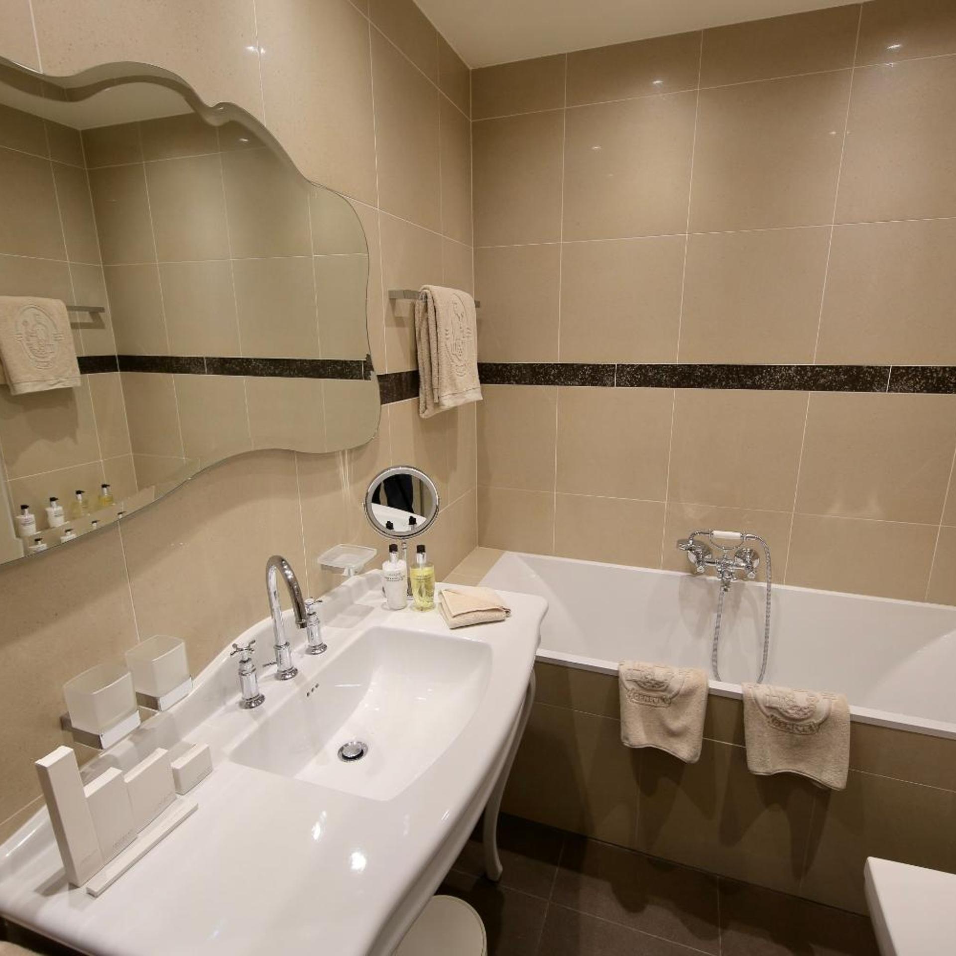 Hotel Adriatica 48/50
