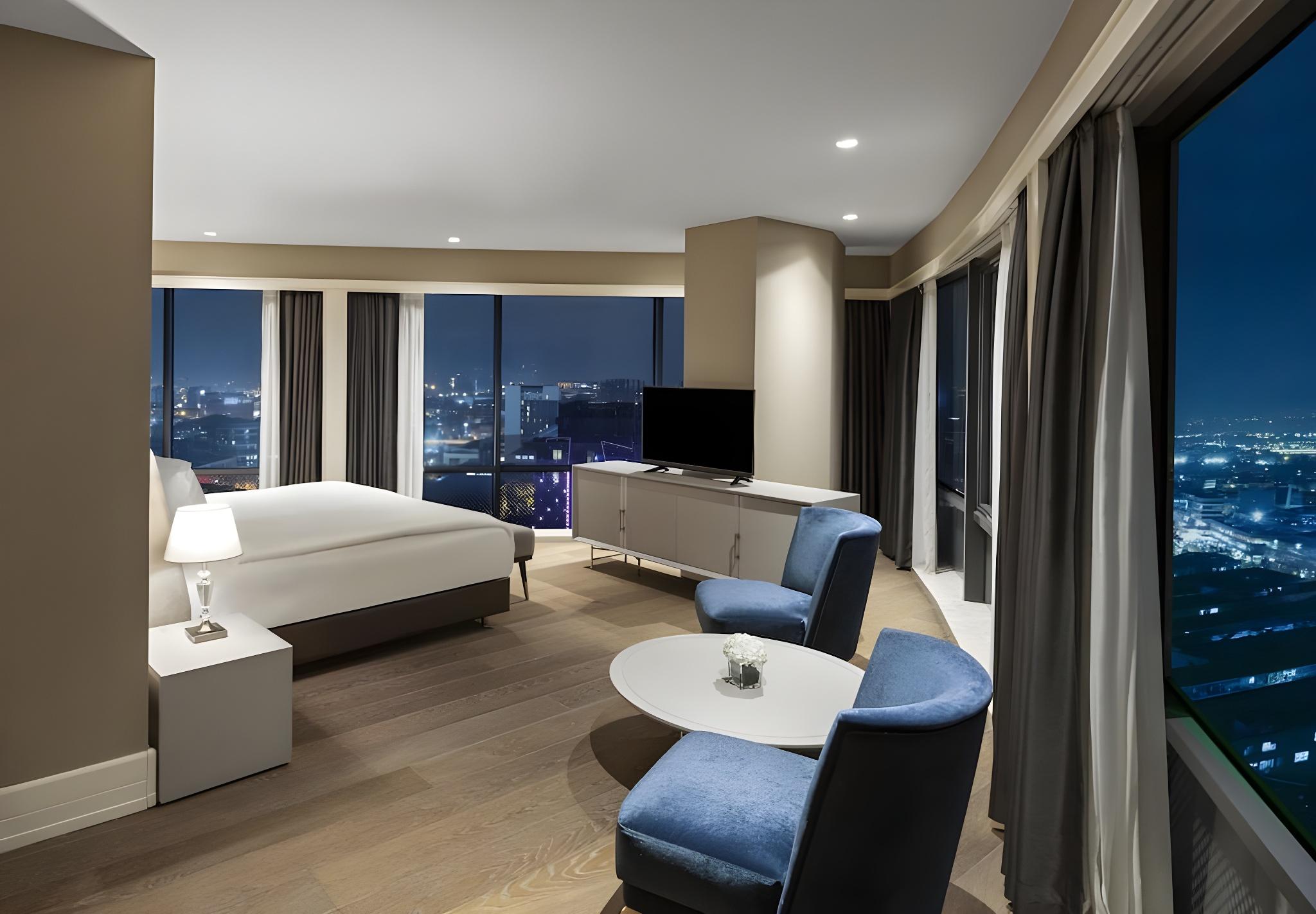Gold, Horn, Suite, Queen Bed, Sofa