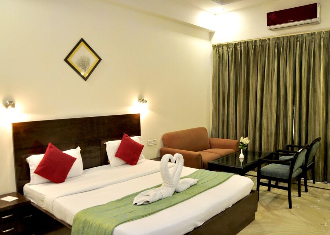 HOTEL 42 12/25