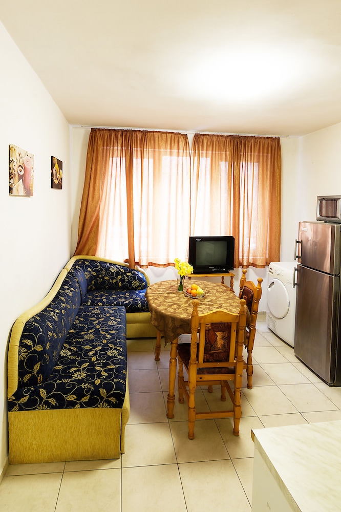 Samuil Apartments 37/46