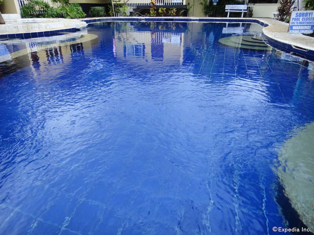 Blue Lagoon Inn Suites 5/25