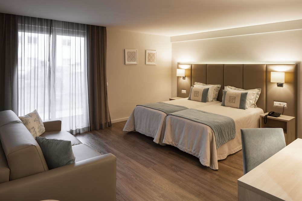 ROOM, DOUBLE OR TWIN BED, WITH EXTRA BED