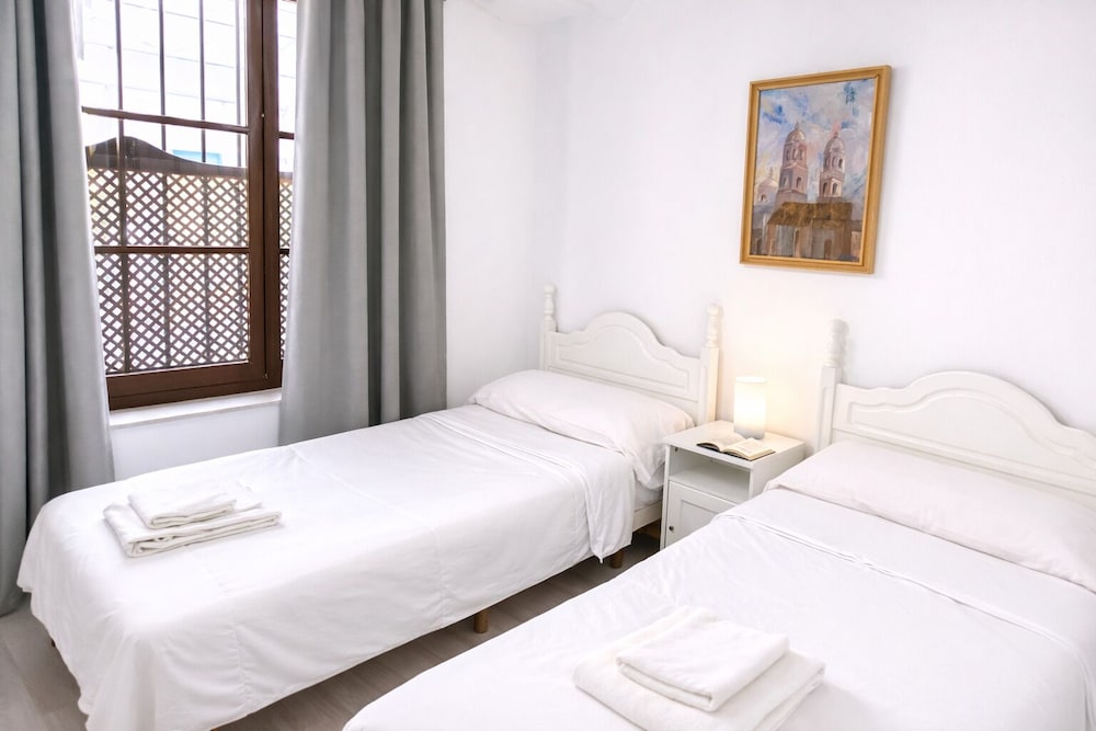 3 Bedrooms, Apartment, 2 Double and Twin Beds, Sofa
