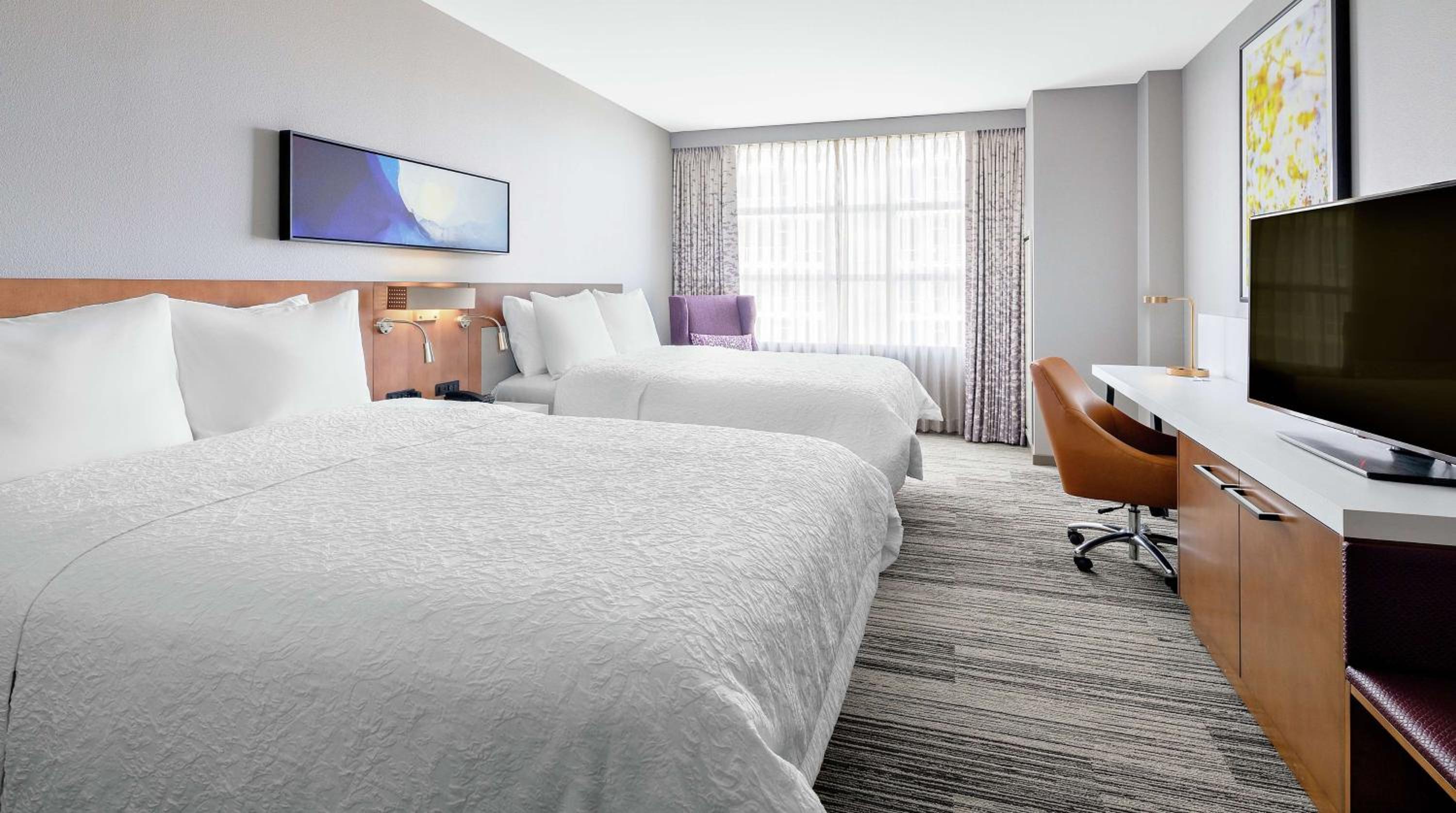 ROOM, 2 QUEEN BEDS, PARTIAL LAKE VIEW
