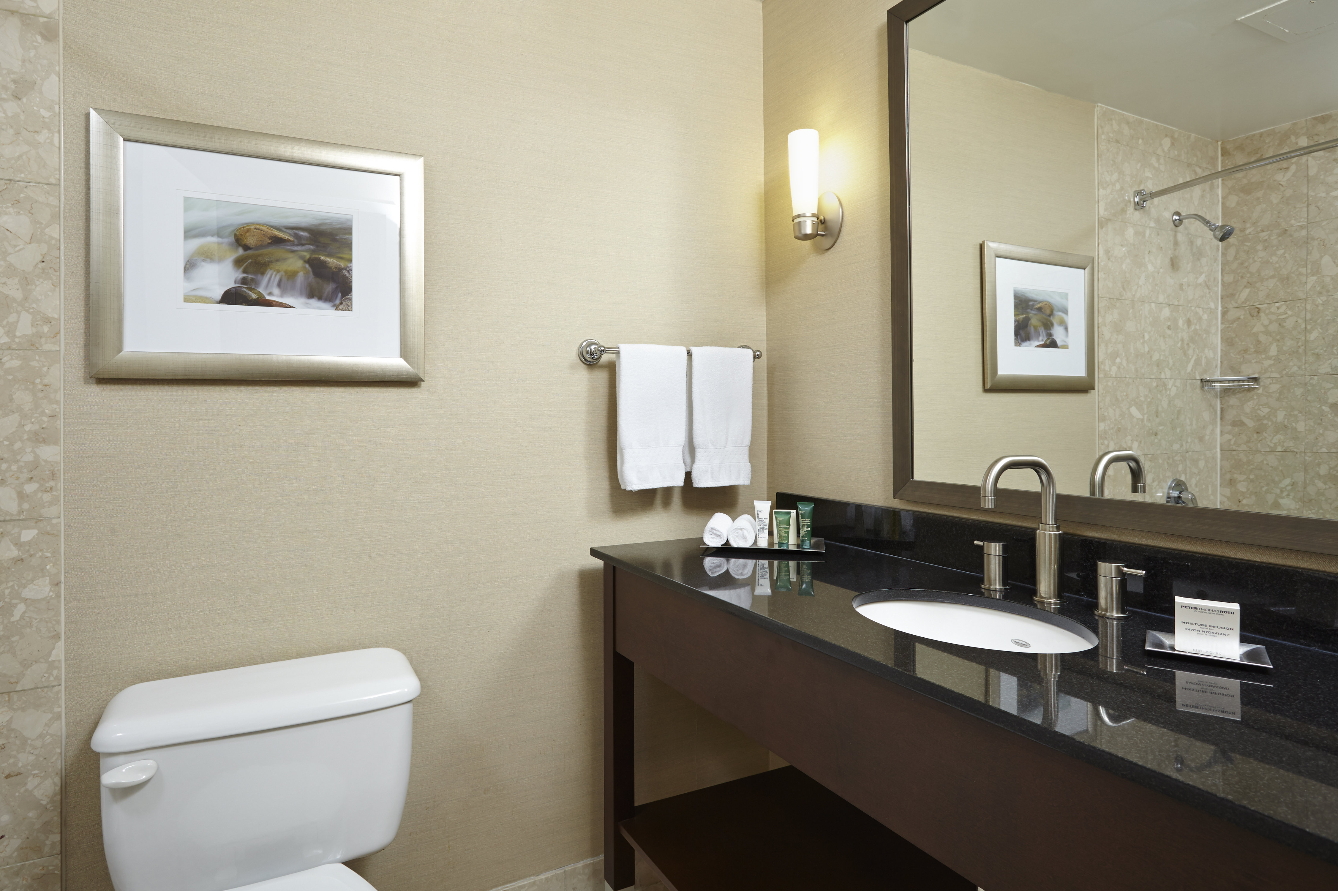 Room, Queen Bed, Downtown View