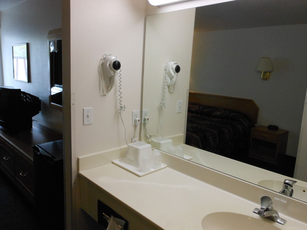 Economy Inn 58/60