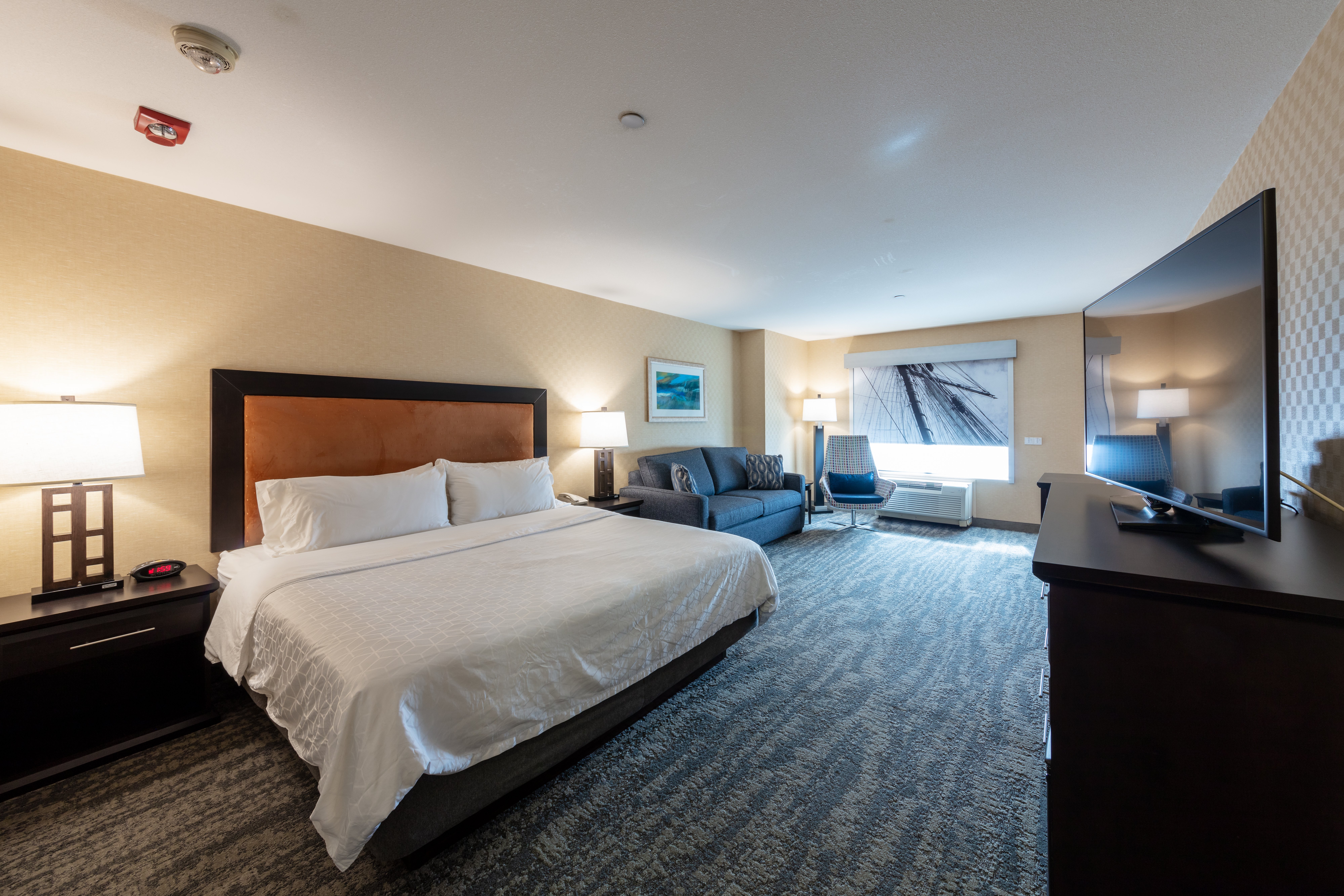 Holiday Inn Express Suites Riverport 28/76