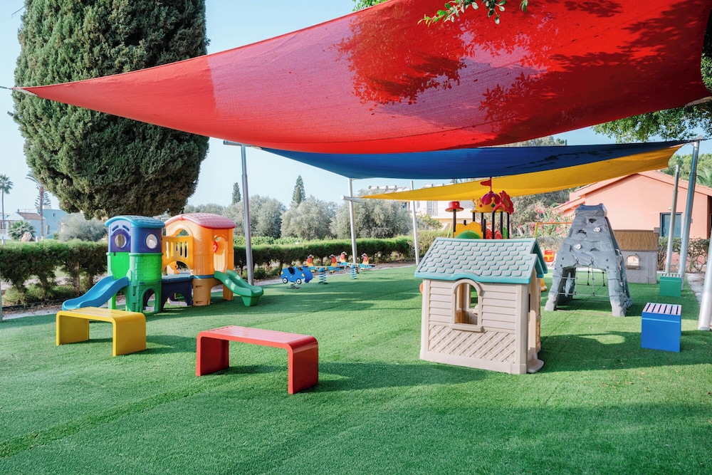 Makronisos Holiday Village 40/50