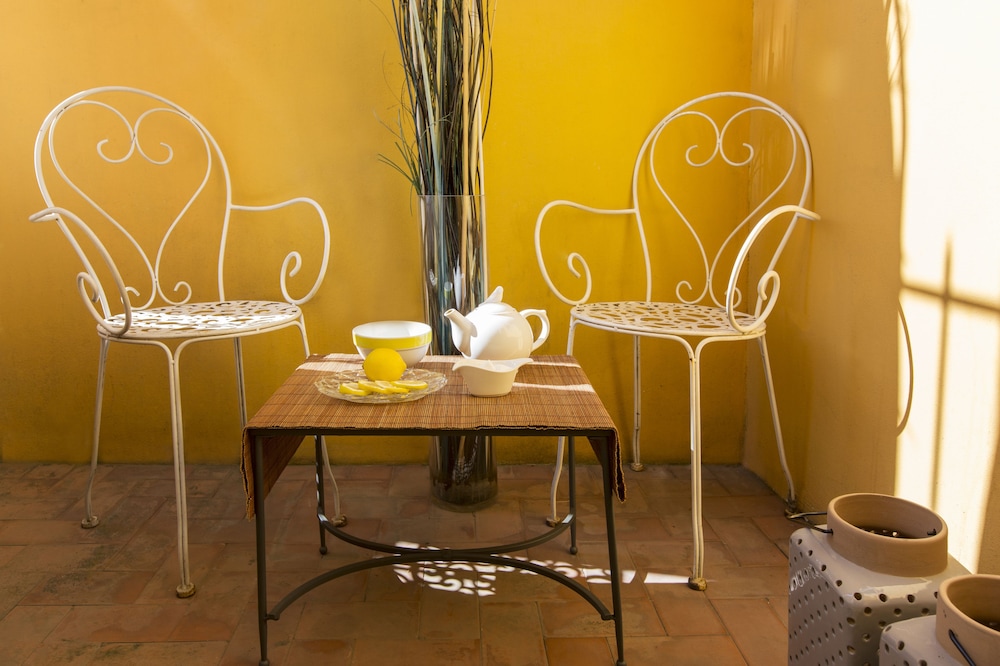 Rome Accommodation Condotti with terrace 50/50
