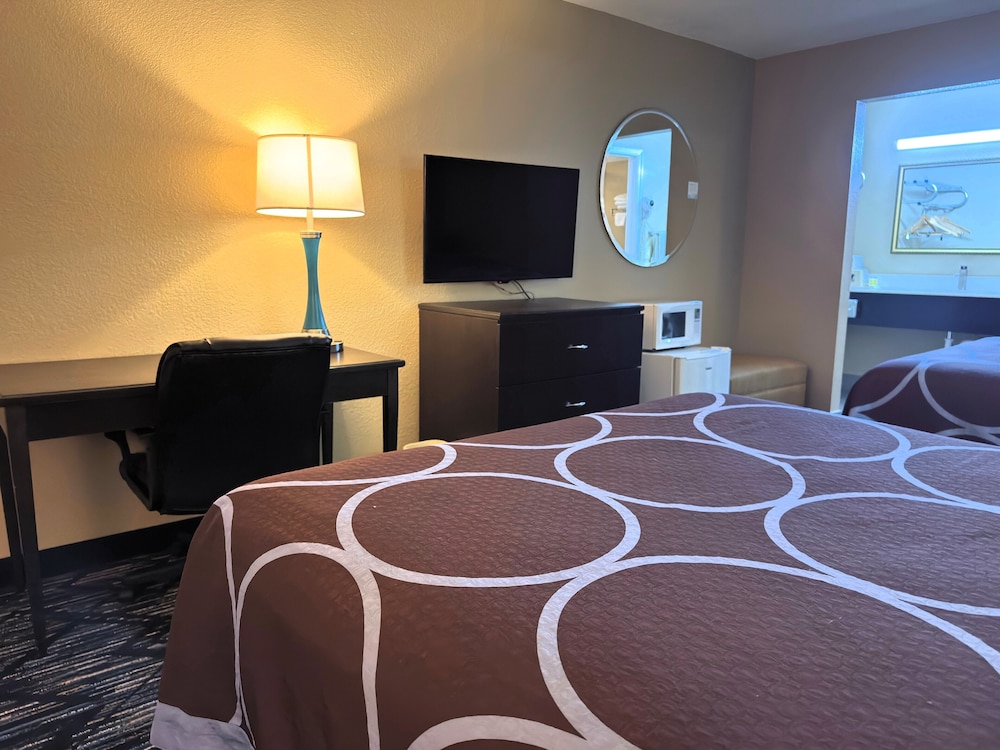 Super 8 by Wyndham Lakeland 32/41